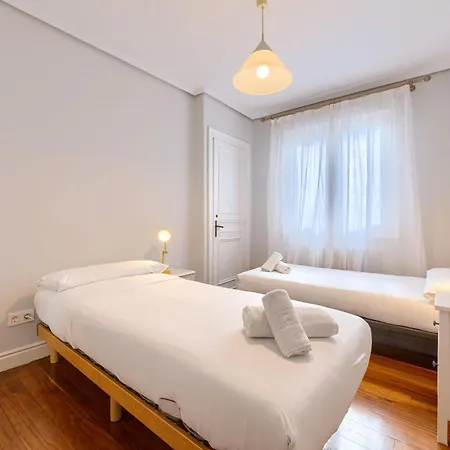 Azkuna Plaza & Vista Alegre By Next Stop