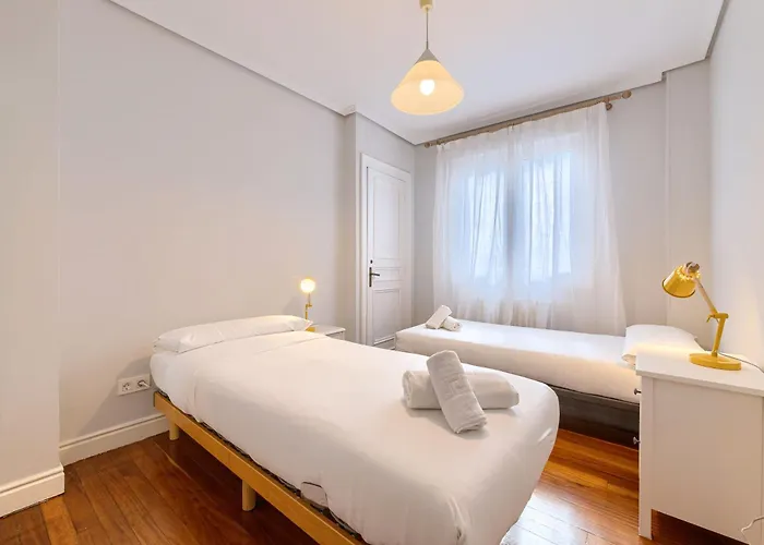 Azkuna Plaza & Vista Alegre By Next Stop