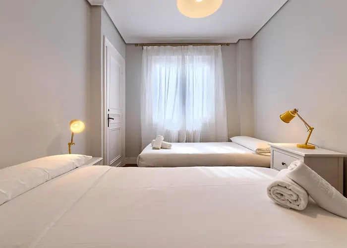 Azkuna Plaza & Vista Alegre By Next Stop *